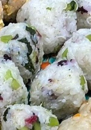 野沢菜・梅・しらすの混ぜおにぎり-レシピのメイン写真
