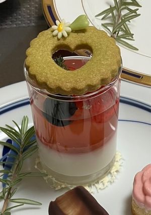 美味しい旬の🍓と甘酒のパンナコッタ-レシピのメイン写真