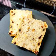 รูปของ 0.6斤HBでくるみレーズンフィグ食パン