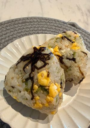 炒り卵と塩昆布のおにぎり🍙-レシピのメイン写真