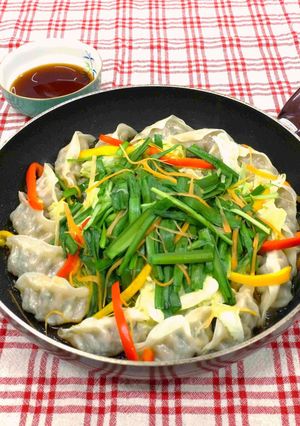 子供の日に♪餃子と野菜のフライパン蒸し-レシピのメイン写真