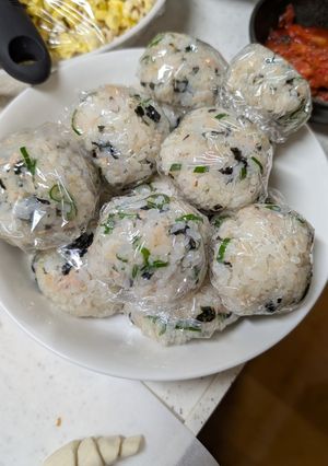 混ぜるだけ！韓国風おにぎりチュモッパ-レシピのメイン写真