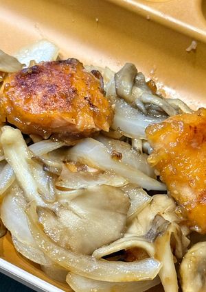 鮭ときのこと玉ねぎのバター焼き-レシピのメイン写真