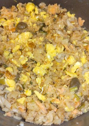鮭・小松菜・しめじ・卵の炊き込みご飯-レシピのメイン写真