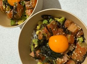 超簡単！サーモンとアボカドのポキ丼-レシピのメイン写真