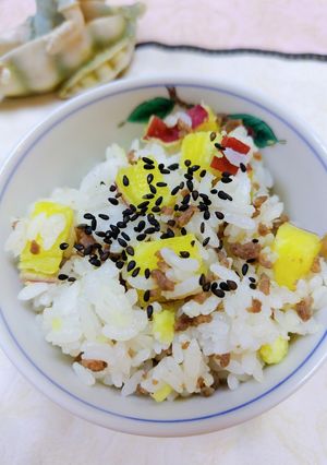 簡単炊飯器でホクホクさつま芋ご飯お肉入り-レシピのメイン写真