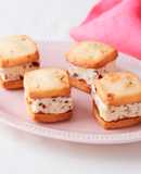 チーズ風味のバタークリームレーズンサンド