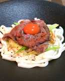 和牛すき焼き仕立ての旨辛釜玉うどん