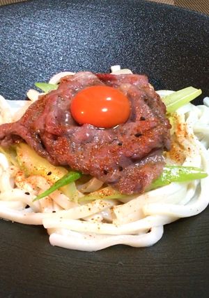 和牛すき焼き仕立ての旨辛釜玉うどん-レシピのメイン写真