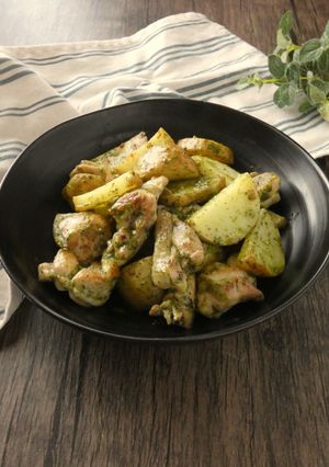 鶏肉とじゃが芋のジェノベーゼソース炒め-レシピのメイン写真