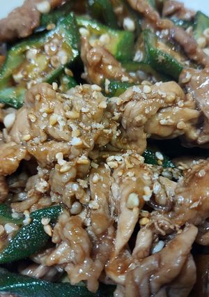 豚コマとオクラのにんにく炒め-レシピのメイン写真