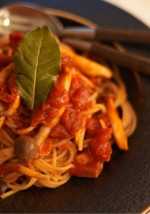 ハーブ🌿としめじとベーコンのトマトパスタ-レシピのメイン写真