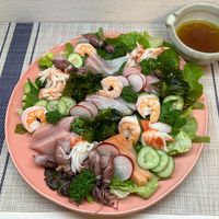 基本からアレンジまで！思わずつくりたくなる「ワカメ エビ サラダ」の