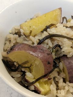 塩昆布で…美味しいさつまいもご飯-レシピのメイン写真