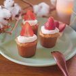 野菜といちごのカップケーキ