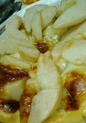 洋ナシとメイプルシロップのチーズピザ-レシピのメイン写真