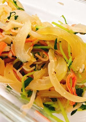 豆苗と玉ねぎとカニカマ炒め-レシピのメイン写真