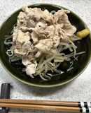 簡単つまみ　茹で豚こまのゆずぽん仕立て