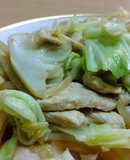 鶏むね肉とキャベツ＆玉ねぎの辛子味噌炒め