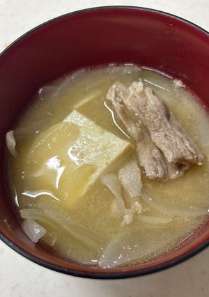 パパさん特性！玉ねぎたっぷりとん汁^^-レシピのメイン写真
