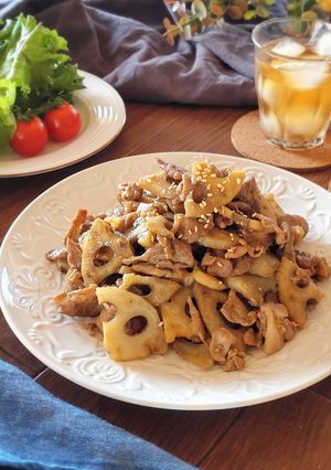 材料2つ☆豚こまと蓮根のオイスター炒め。-レシピのメイン写真
