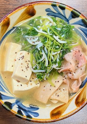 ベーコンとシラスと豆腐と豆苗の味噌汁-レシピのメイン写真
