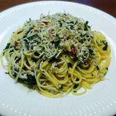 A picture of しらす・ドライトマト・パセリのパスタ.