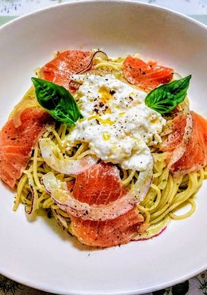 簡単ランチ！サーモンブラータの冷製パスタ-レシピのメイン写真