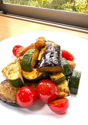 【簡単夕食】柔らか鶏胸肉と夏野菜のカレー炒め-レシピのメイン写真