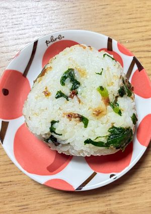 かぶの葉のおかかふりかけおにぎり🍙-レシピのメイン写真