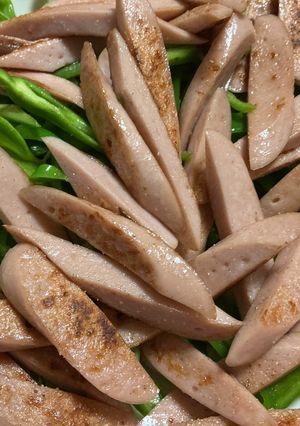 シンプル　ピーマンと魚肉ソーセージを別々に炒めて-レシピのメイン写真