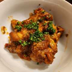 A picture of 手羽元のトマト煮込み.