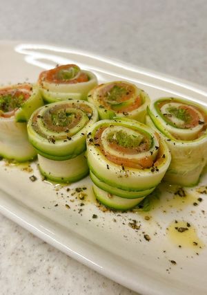ズッキーニとサーモンのくるくる巻き-レシピのメイン写真