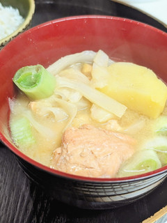 秋鮭のあらと残り野菜の味噌汁-レシピのメイン写真