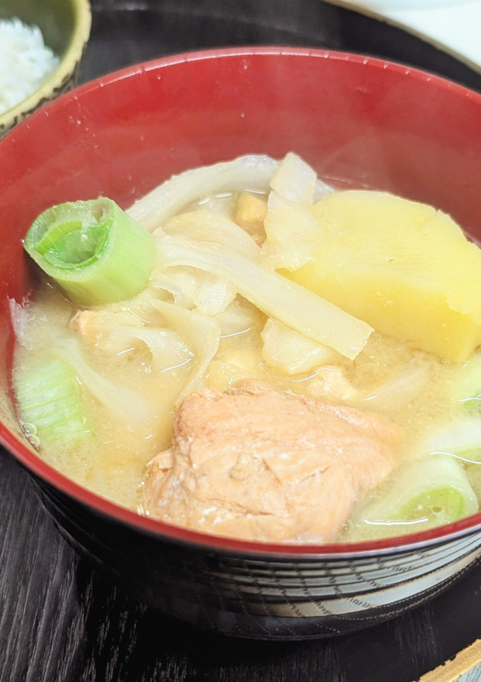 秋鮭のあらと残り野菜の味噌汁-レシピのメイン写真