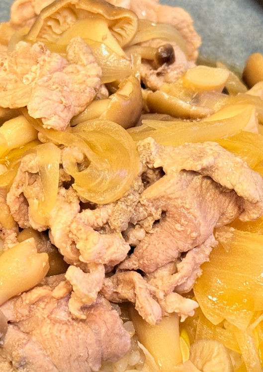 節約にも◎きのこの旨みたっぷり豚丼-レシピのメイン写真