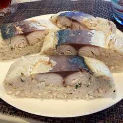 รูปของ 焼鯖の押し寿司