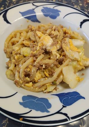 豚ひき肉とキャベツと卵の焼きうどん-レシピのメイン写真