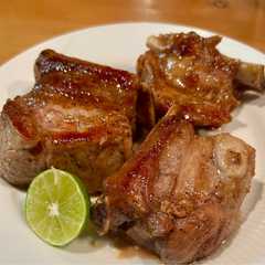 รูปของ スペアリブのニンニク生姜焼き、ガラムマサラ風味