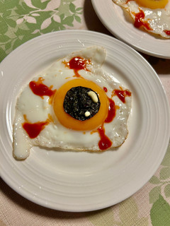 ハロウィンの朝食に+*目玉焼き*+-レシピのメイン写真
