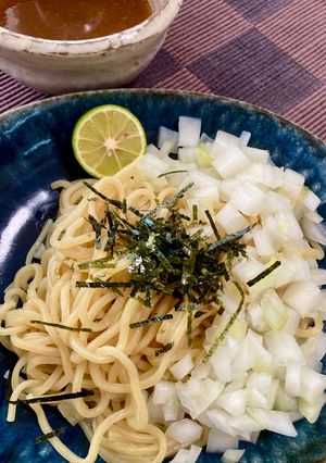 濃厚魚介つけ麺に白菜、玉ねぎ、すだち。-レシピのメイン写真