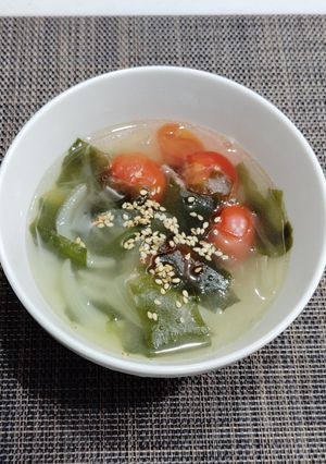 新玉ねぎとミニトマトのわかめスープ-レシピのメイン写真