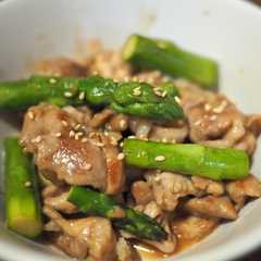 A picture of 豚肉とアスパラの照り焼き.
