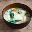 豆腐とほうれん草とにんじんの豆乳味噌汁