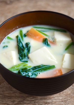 豆腐とほうれん草とにんじんの豆乳味噌汁-レシピのメイン写真