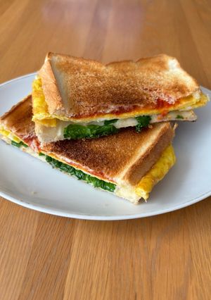オムレツとレタスの焼きサンドイッチ！-レシピのメイン写真