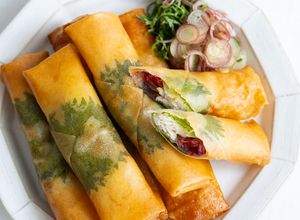 梅の酸味が最高♩ささみと香味野菜の春巻き-レシピのメイン写真