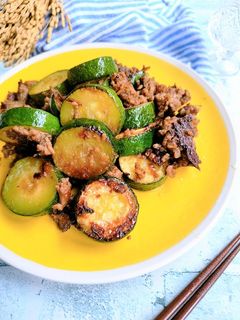 ズッキーニとひき肉の醤油麹炒め-レシピのメイン写真