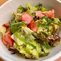 基本からアレンジまで！思わずつくりたくなる「トマトサラダ レタス