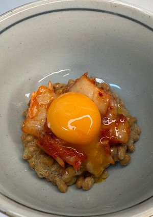 【超簡単朝食】卵黄納豆キムチ-レシピのメイン写真